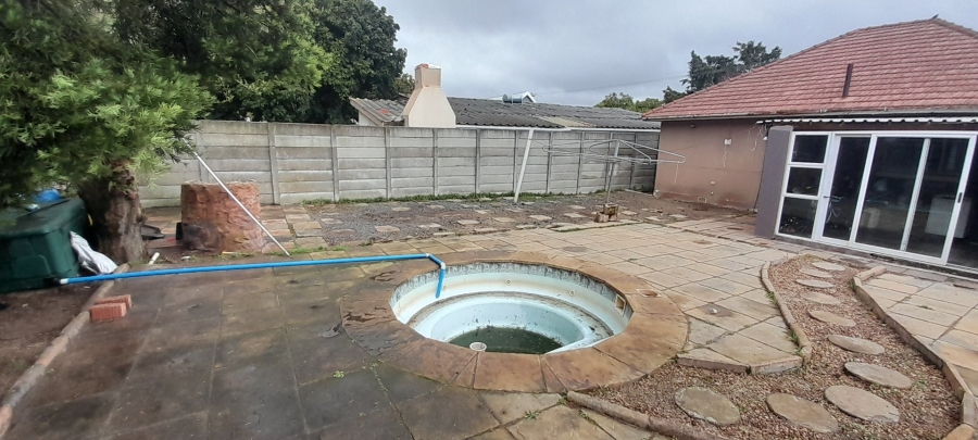 3 Bedroom Property for Sale in Oakdale Western Cape